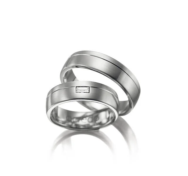 Or blanc palladium moderne