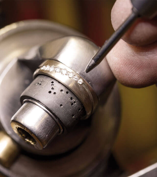 Les pierres sont serties